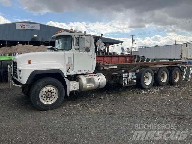 Mack RD688S Liftdumperbilar