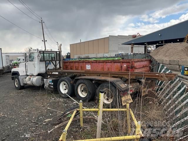 Mack RD688S Liftdumperbilar