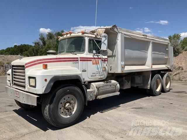 Mack RD688S Tippbilar