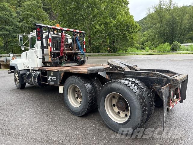Mack RD688S Flakbilar