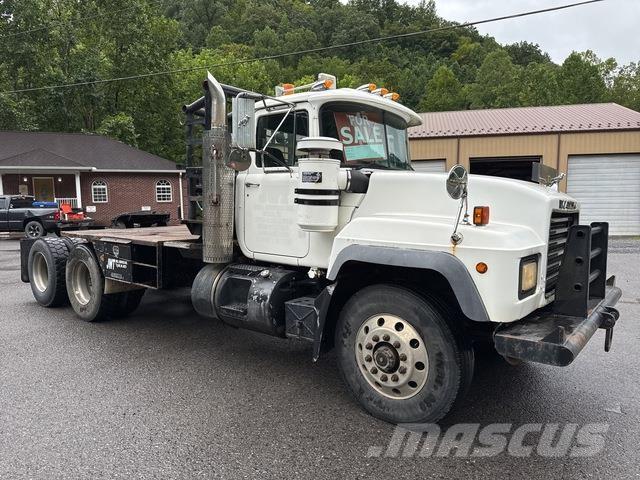 Mack RD688S Flakbilar