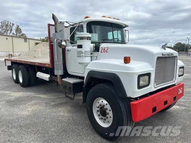 Mack RD690S Flakbilar