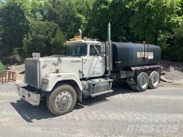Mack RW613 Vattentankbilar