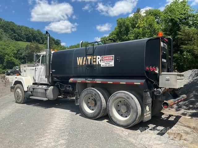 Mack RW613 Vattentankbilar