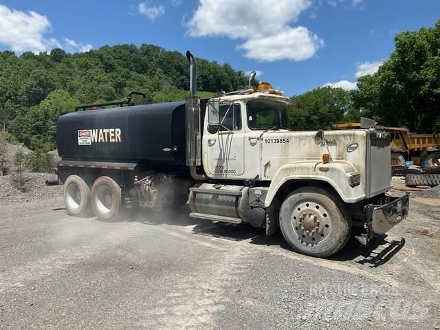 Mack RW613 Vattentankbilar