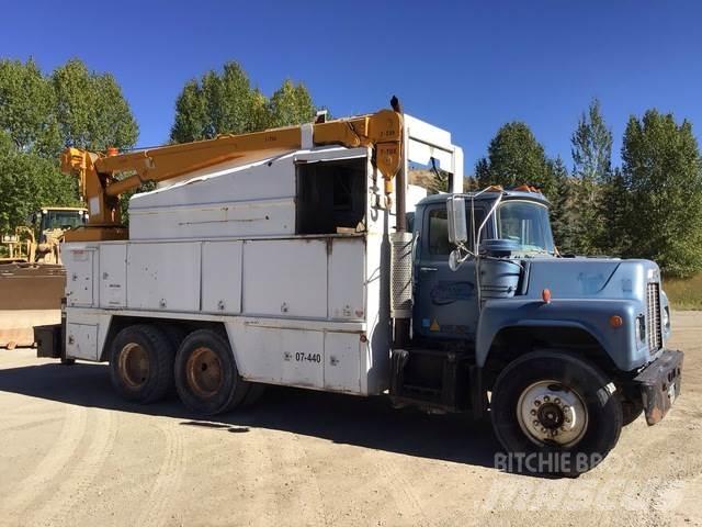 Mack U600 Plogbilar