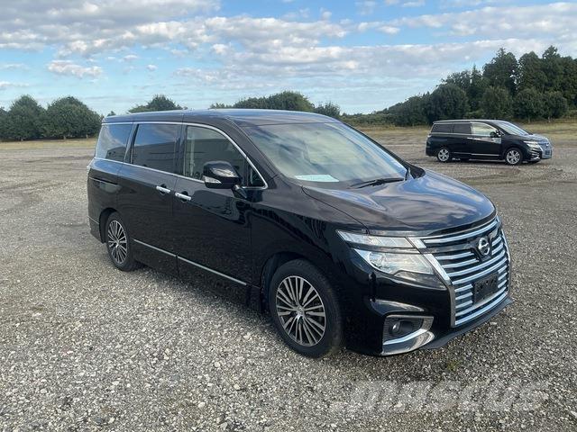 Nissan Elgrand Minibussar