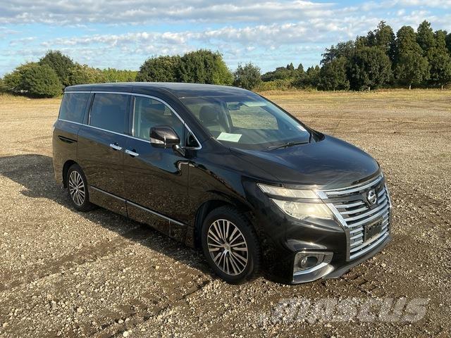 Nissan Elgrand Minibussar