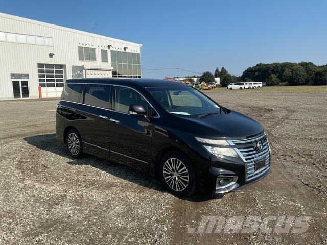 Nissan Elgrand Minibussar