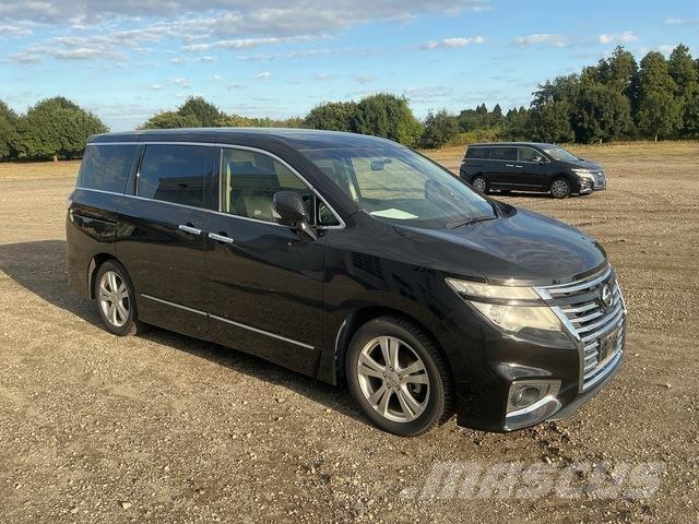 Nissan Elgrand Minibussar