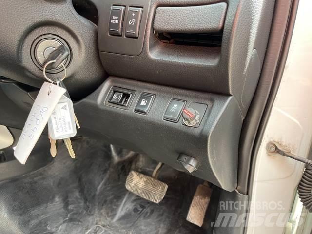 Nissan Navara Flakbilar/Pickuper