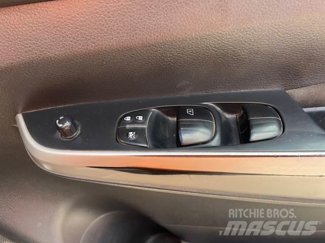 Nissan Navara Flakbilar/Pickuper