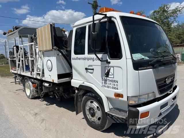 Nissan UD2300 Plogbilar