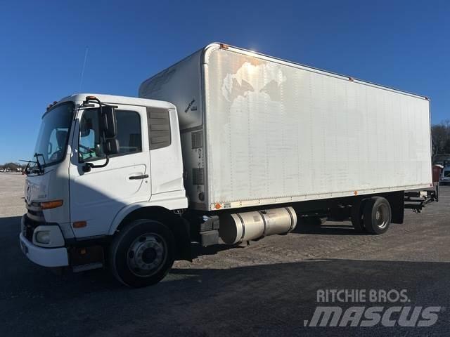 Nissan UD2600 Skåpbilar