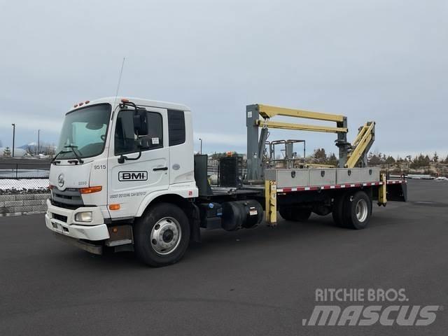 Nissan UD3300 Entreprenad - Övrigt