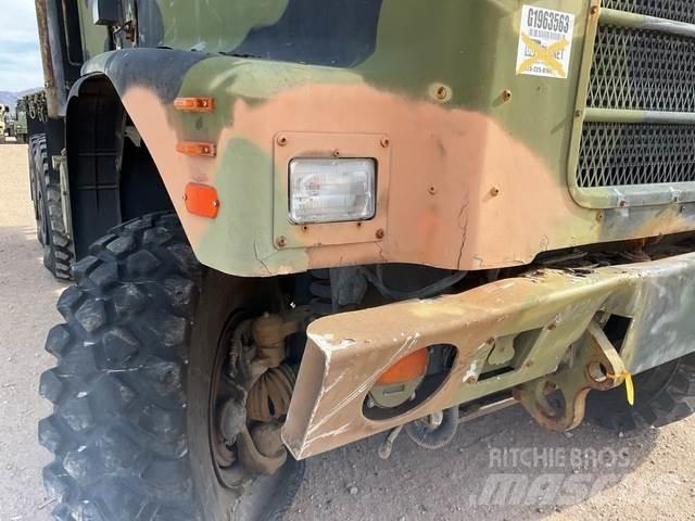 Oshkosh  Skåpbilar