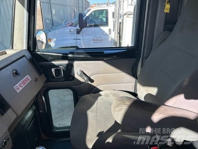 Peterbilt 335 Tankbilar