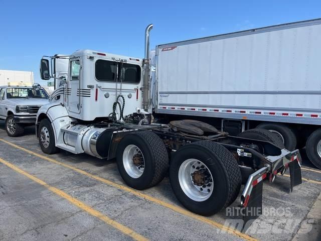 Peterbilt 384 Dragbilar
