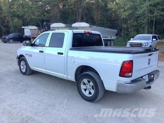 RAM 1500 Flakbilar/Pickuper