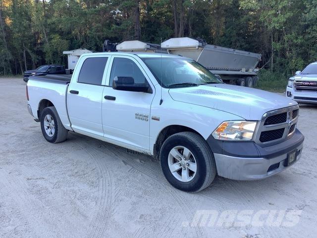 RAM 1500 Flakbilar/Pickuper