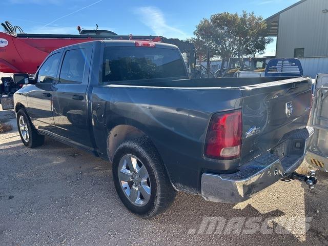 RAM 1500 Flakbilar/Pickuper