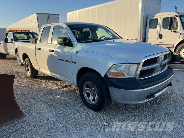 RAM 1500 Flakbilar/Pickuper
