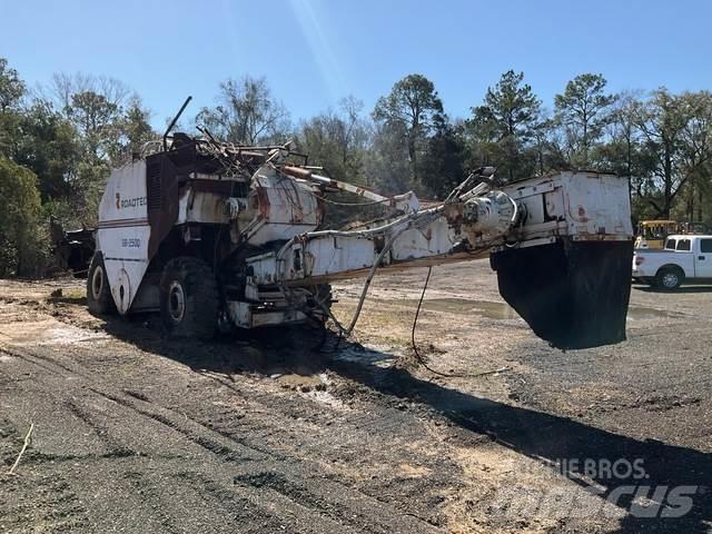 Roadtec SB2500 Material transportfordon