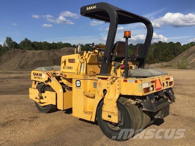 Sakai GW750-2 Pneumatiska Hjulvältar