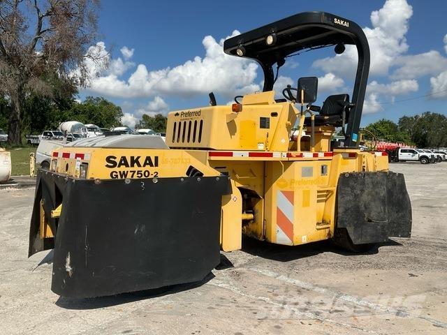 Sakai GW750-2 Pneumatiska Hjulvältar