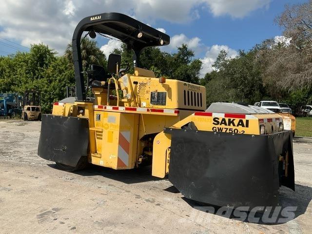 Sakai GW750-2 Pneumatiska Hjulvältar