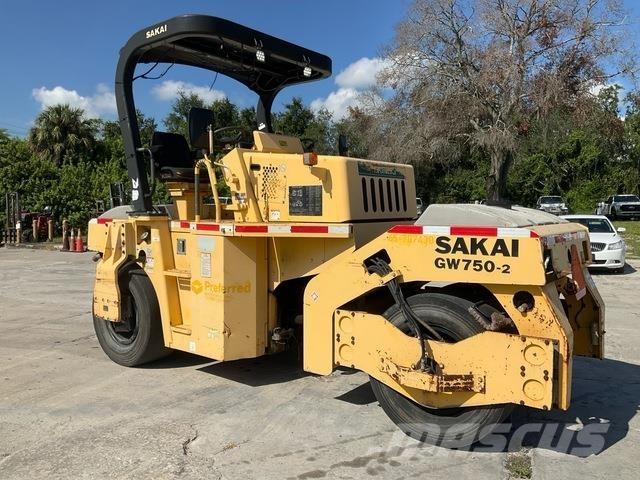 Sakai GW750-2 Pneumatiska Hjulvältar