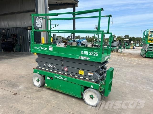 SkyJack SJ3226 Saxliftar