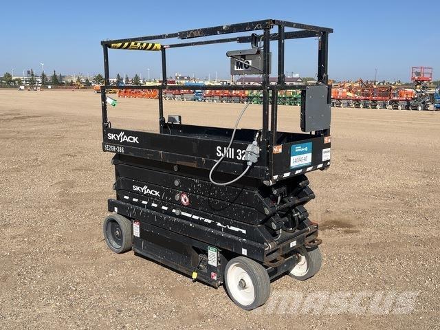 SkyJack SJ3226 Saxliftar