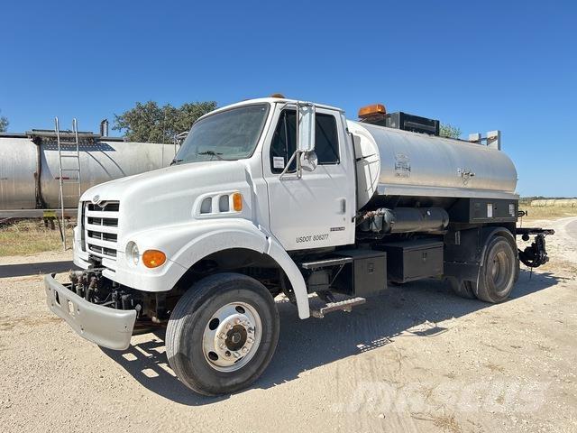 Sterling L7500 Cementbil