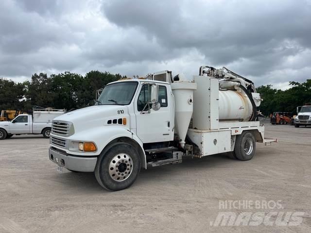 Sterling M7500 Slamsugningsbil