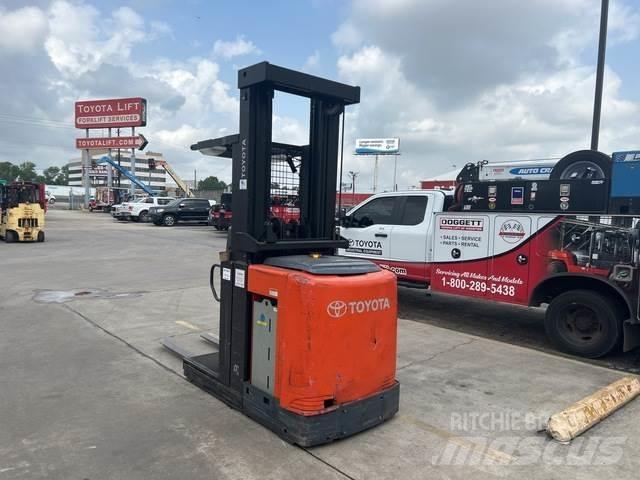 Toyota 8BPUE15 Plocktruck, mediumlyftande