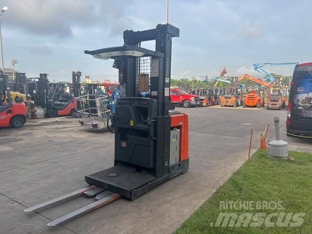 Toyota 8BPUE15 Plocktruck, mediumlyftande