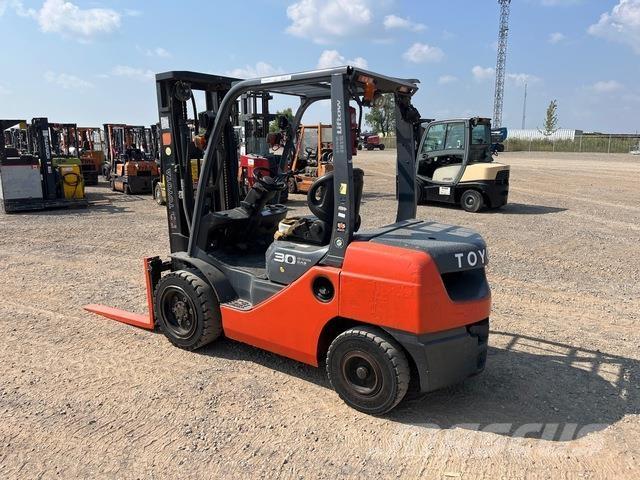 Toyota 8DFU30 Entreprenad - Övrigt