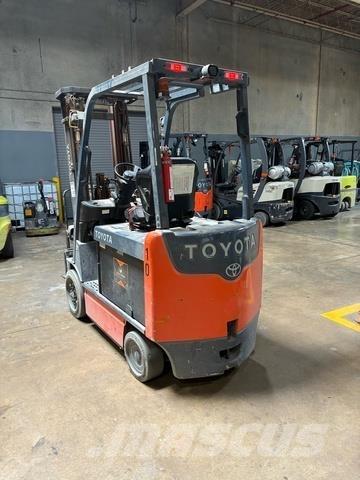Toyota 8FBCU32 Elmotviktstruckar