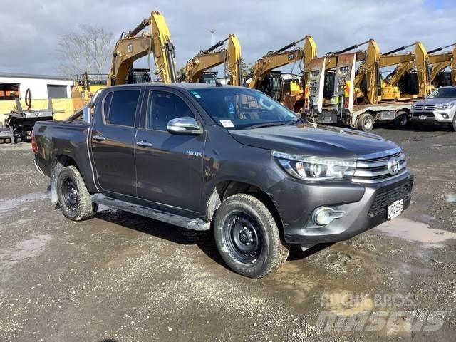 Toyota HiLux Flakbilar/Pickuper