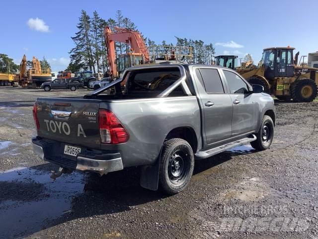 Toyota HiLux Flakbilar/Pickuper