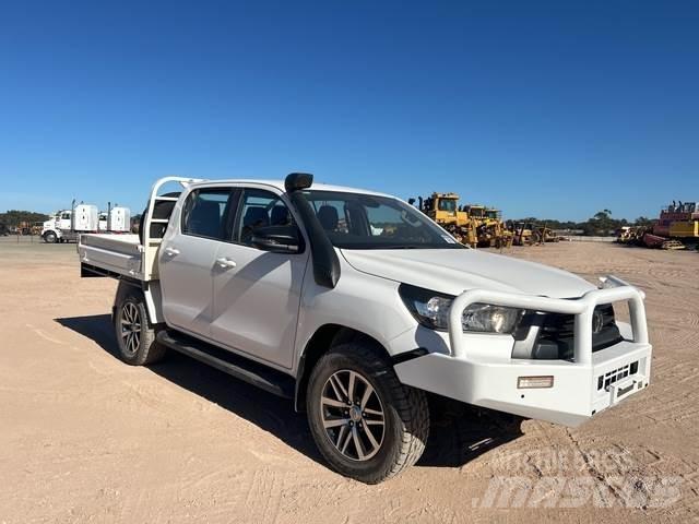 Toyota Hilux Flakbilar/Pickuper