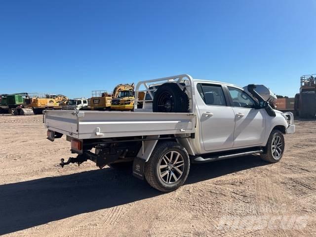 Toyota Hilux Flakbilar/Pickuper