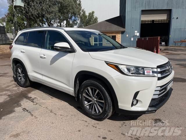 Toyota Kluger Personbilar