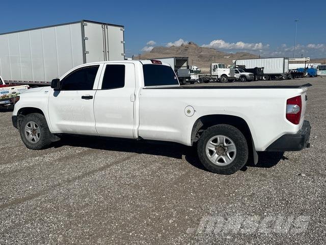 Toyota Tundra Flakbilar/Pickuper