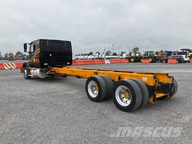 Volvo VHD64F Hytter och interiör