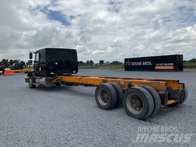Volvo VHD64F Hytter och interiör