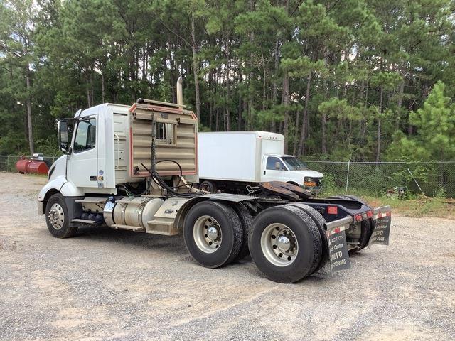 Volvo VNL64T Dragbilar