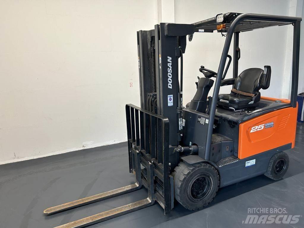 Doosan B25S-7 Elmotviktstruckar