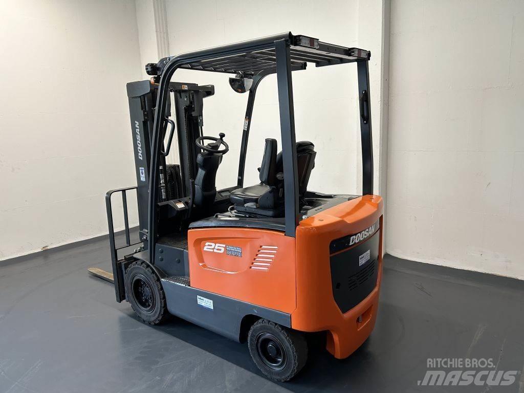 Doosan B25S-7 Elmotviktstruckar